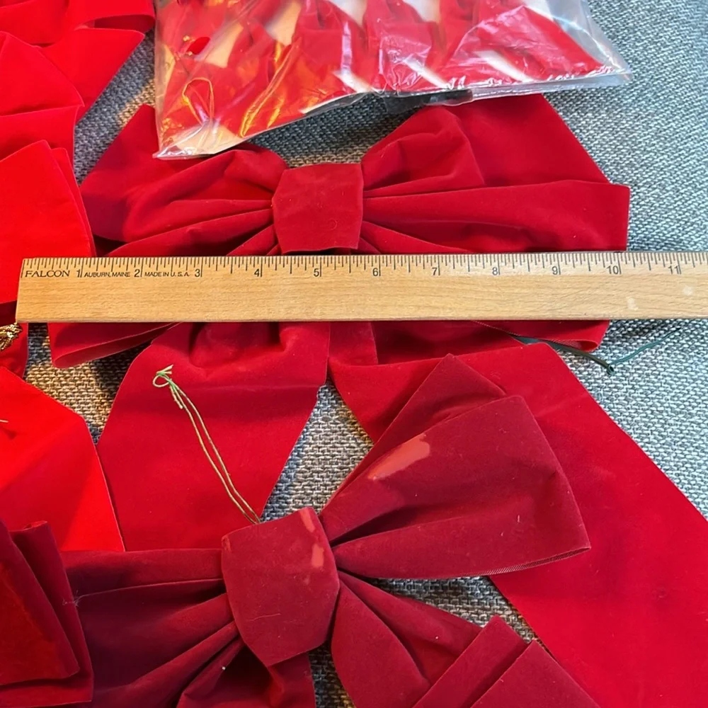 Lot of vintage red,burgundy,plaid velvety bows ￼